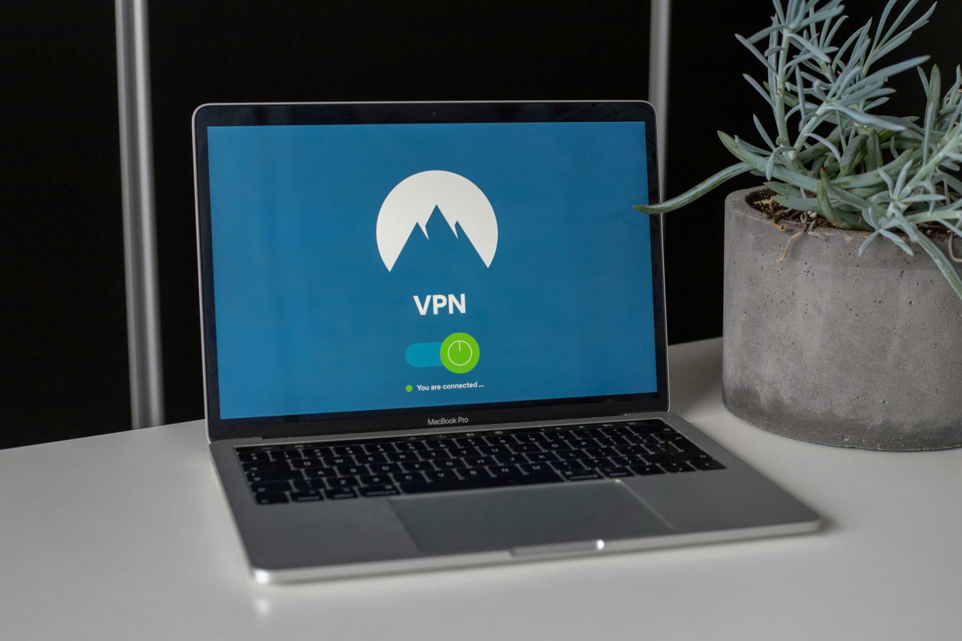 VPN ou DNS privé : que choisir pour sécuriser sa connexion en 2025 ?