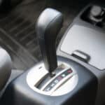 Acheter une voiture neuve en boîte automatique : pourquoi est-ce plus cher qu’une manuelle ?